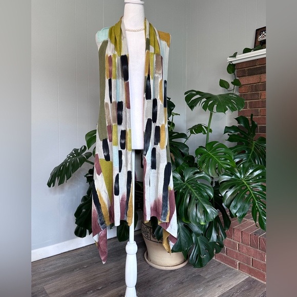 🛍️ Adore knit high low Vest with multi color great condition. - Picture 2 of 8